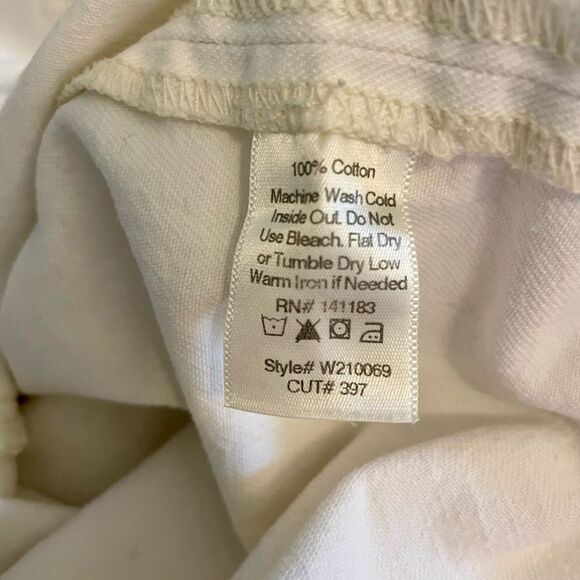 Crippen white straight leg cropped jeans. Size 29. - Picture 11 of 11